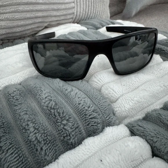 Oakley Black Sunglasses with Case - Picture 2 of 4